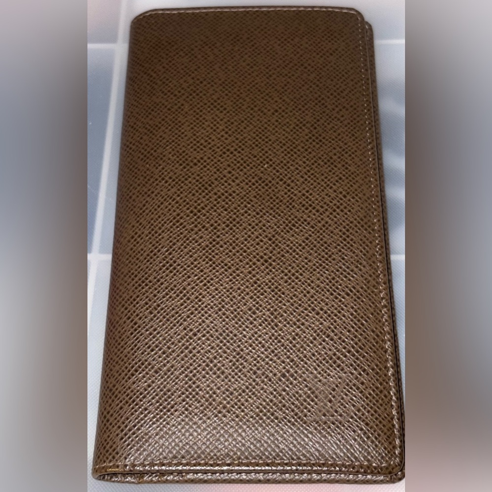 LOUIS VUITTON TAIGA LEATHER BRAZZA BROWN CARD HOLDER LONG WALLET